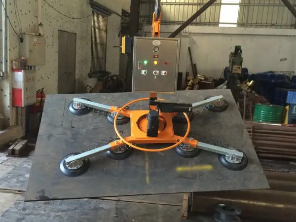 Вакуумный подъемник грузоподъемностью 1500 кг с функцией наклона/вращения листа АЭРО