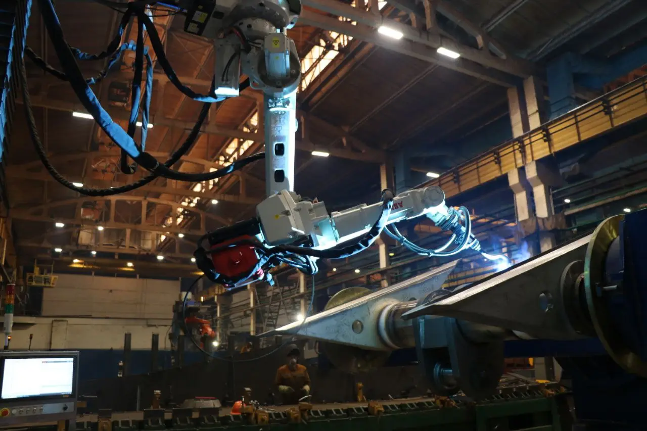 Новейший роботизированный комплекс от ИРС приступил к работе в сварочном цехе БЕЛАЗа