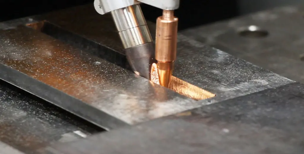 Лазерная наплавка порошковой проволокой вразрезе