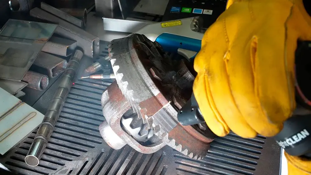 Удаление ржавчины лазером с детали