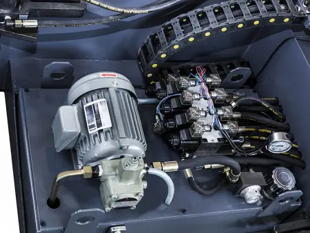 Автоматический двухстоечный ленточнопильный станок по металлу GZ4232A-1674