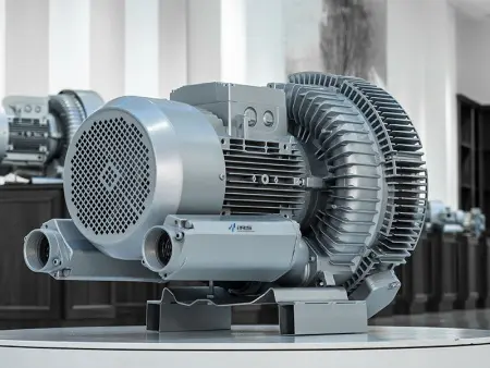 Воздуходувка двухступенчатая IRV-X004-063 (900 м³/ч, 7,5 кВт)