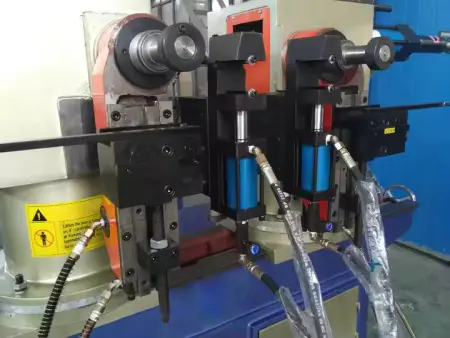 Двухсторонний трубогибочный станок IBT SW-50-В