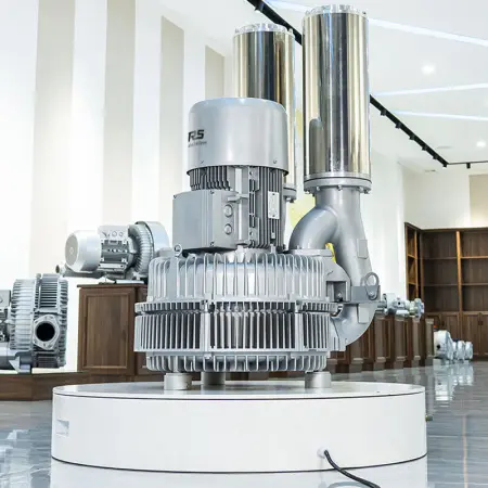 Воздуходувка двухступенчатая IRV-X004-076 (2050 м³/ч, 15 кВт)