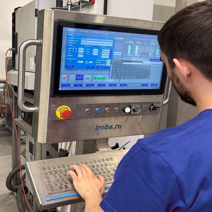 Пример работы роботизированного комплекса для MIG/MAG сварки поперечин рам карьерных самосвалов