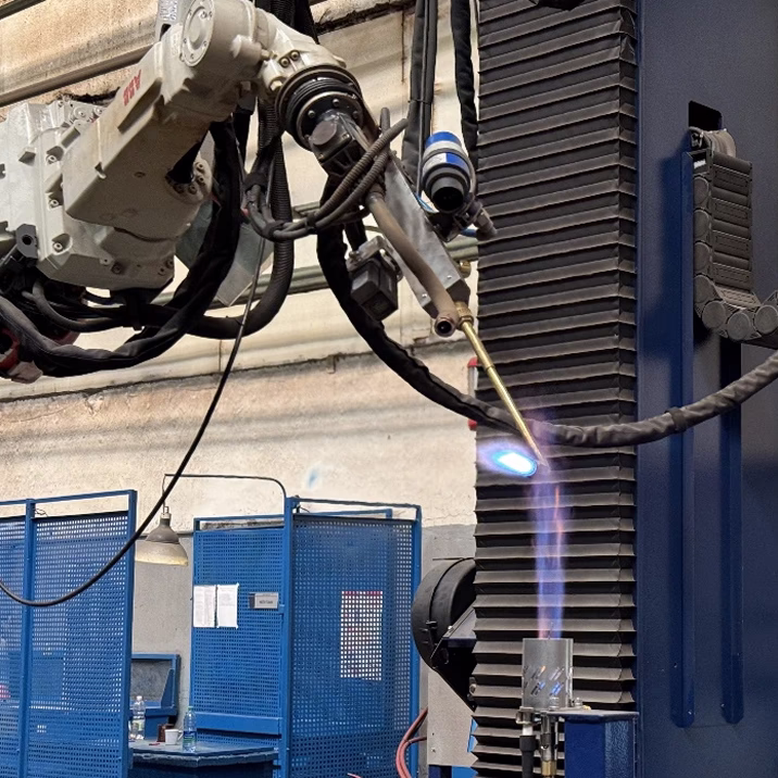 Пример работы роботизированного комплекса для MIG/MAG сварки поперечин рам карьерных самосвалов