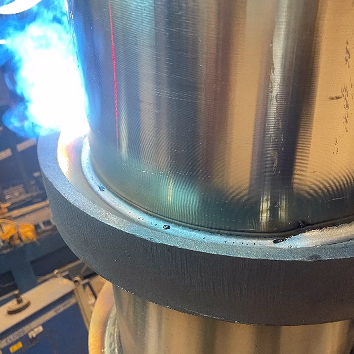 Пример работы роботизированного комплекса для MIG/MAG сварки поперечин рам карьерных самосвалов