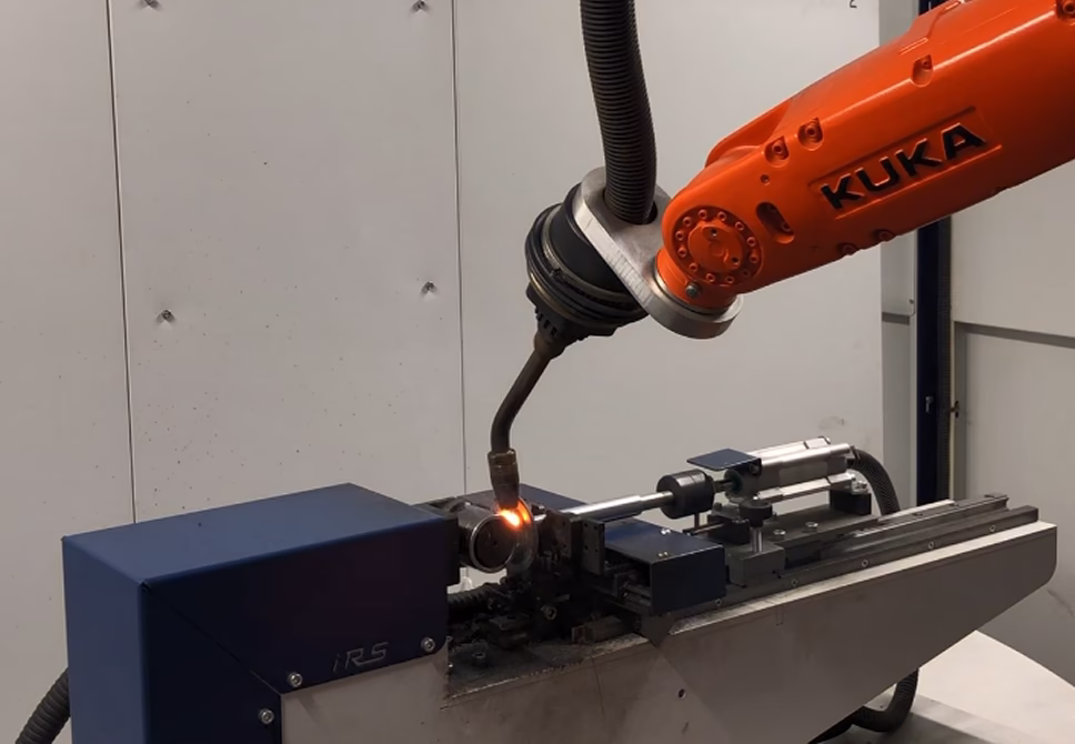 Окончательная приварка проушины к крышке кожуха, шов 3 на роботизированном комплексе