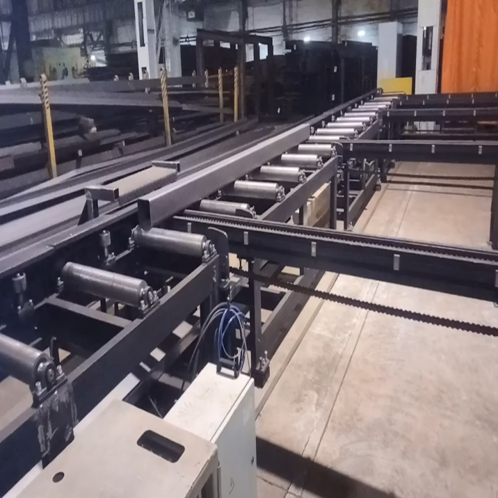 Приемный рольганг в комплексе роботизированной резки строительных конструкций