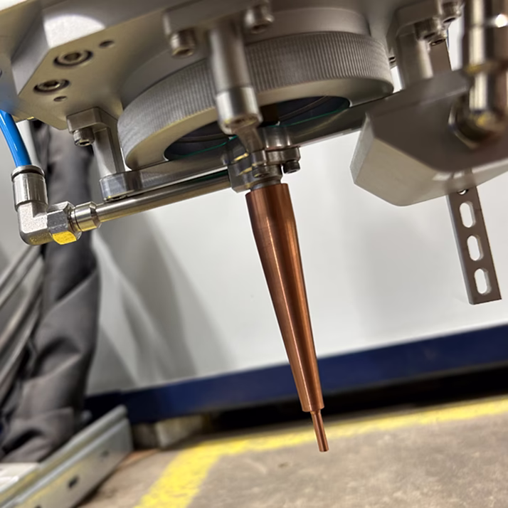 Лазерная оптическая голова для наплавки с коаксиальной подачей присадочной проволоки