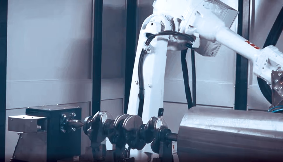 Процесс закалки рабочих поверхностей коленчатого вала в приспособление в автоматическом цикле