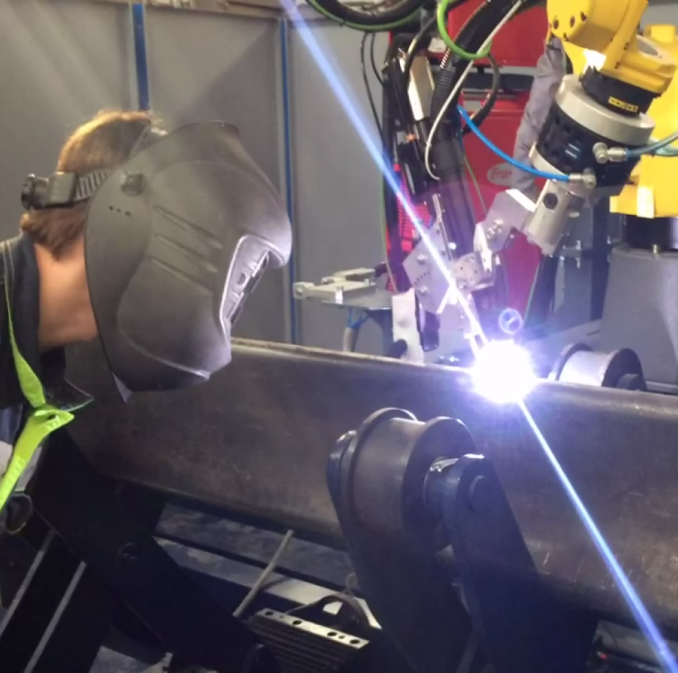 Сварка ТИГ тестовых деталей в Роботизированном комплексе ТИГ и МИГ/МАГ сварки